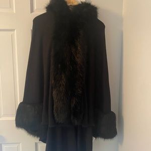 Sweater/Fur/Cape